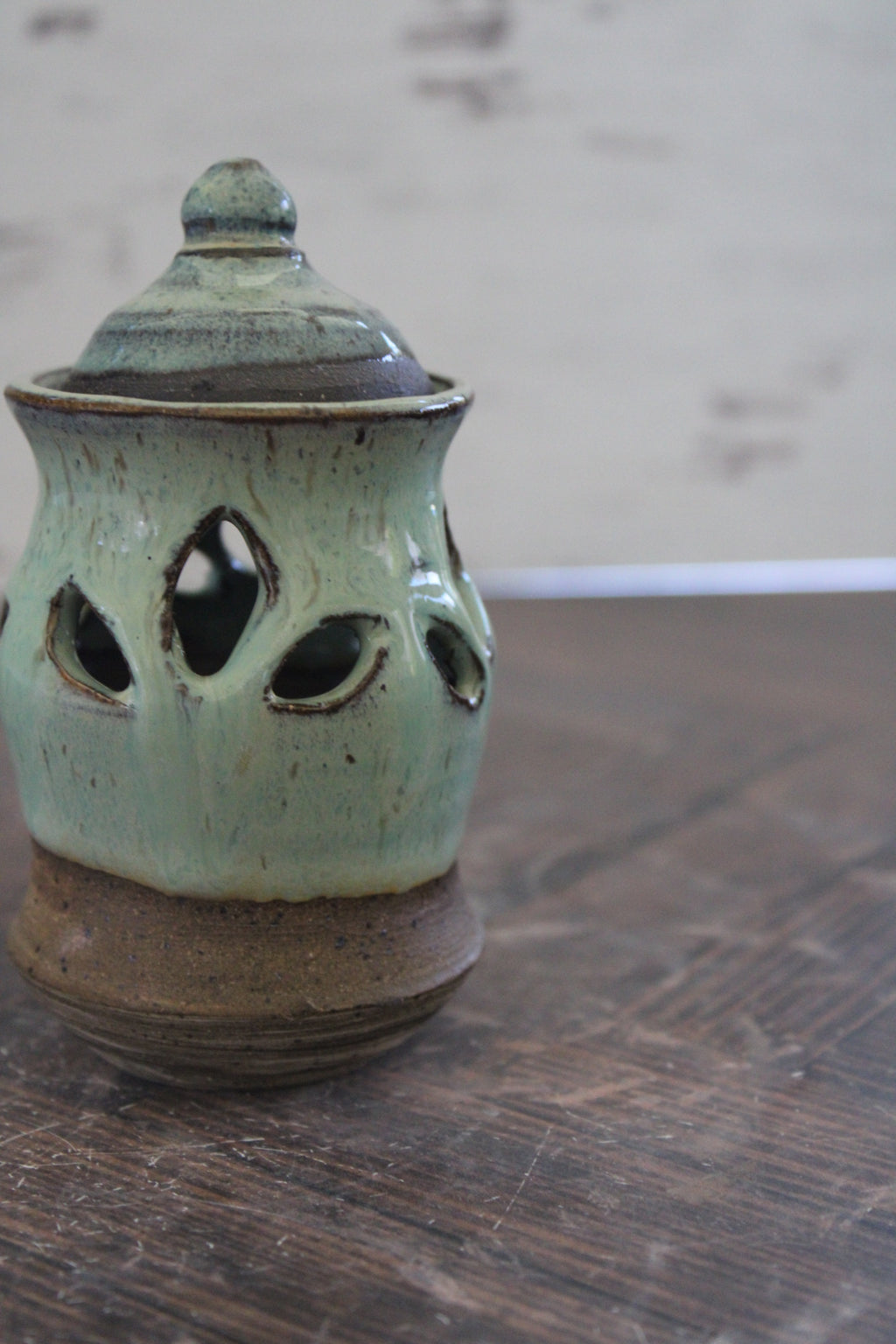 Foam on Buff Incense Burner