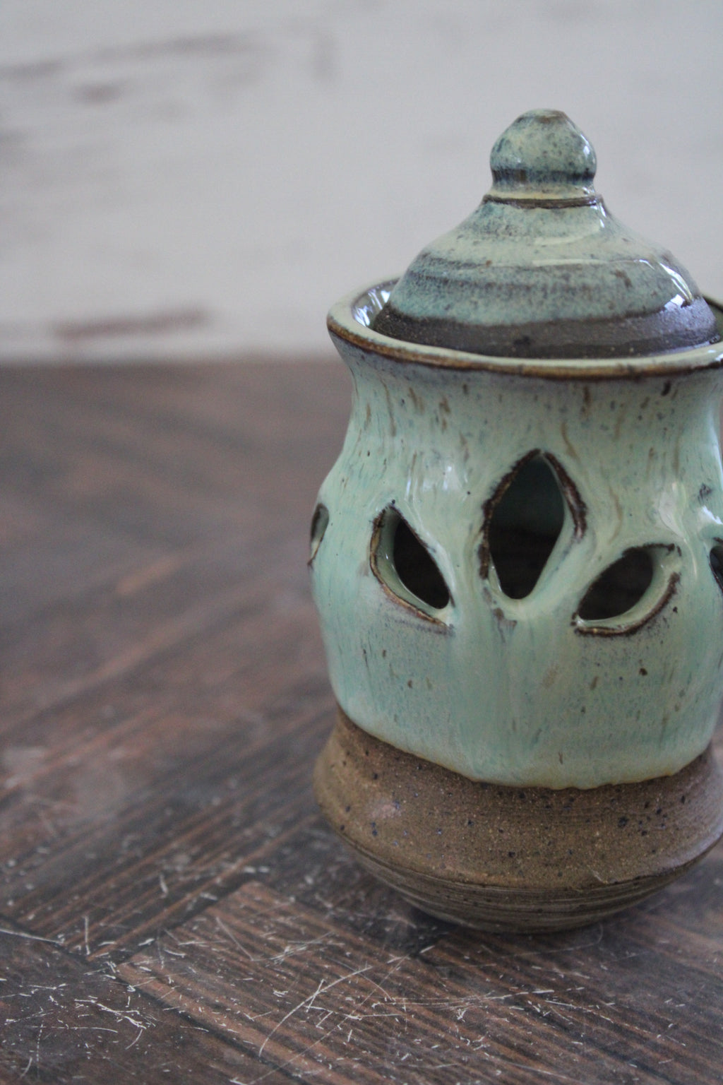 Foam on Buff Incense Burner