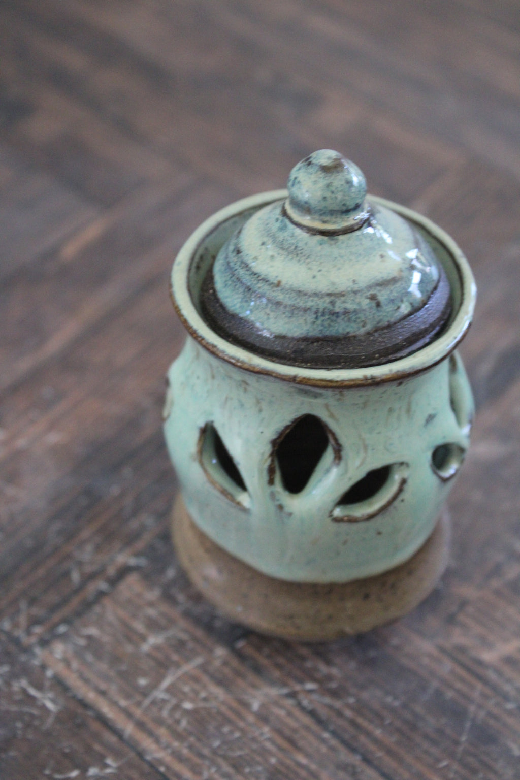 Foam on Buff Incense Burner
