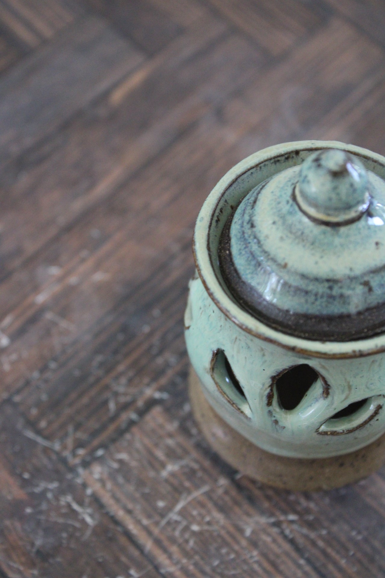 Foam on Buff Incense Burner
