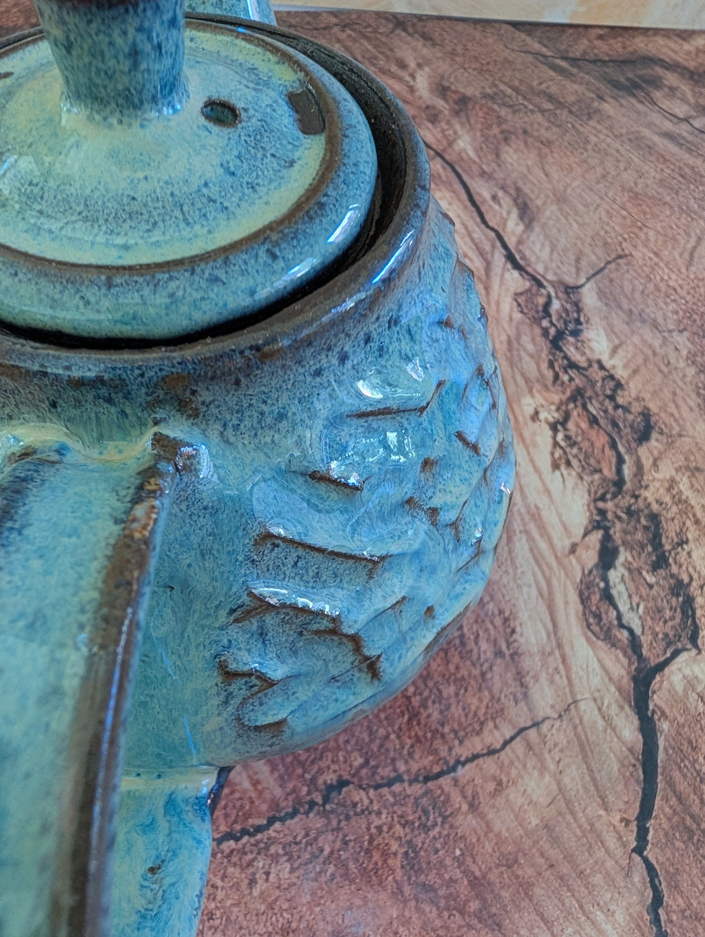 Large Sea Foam On the Rocks Tea Pot